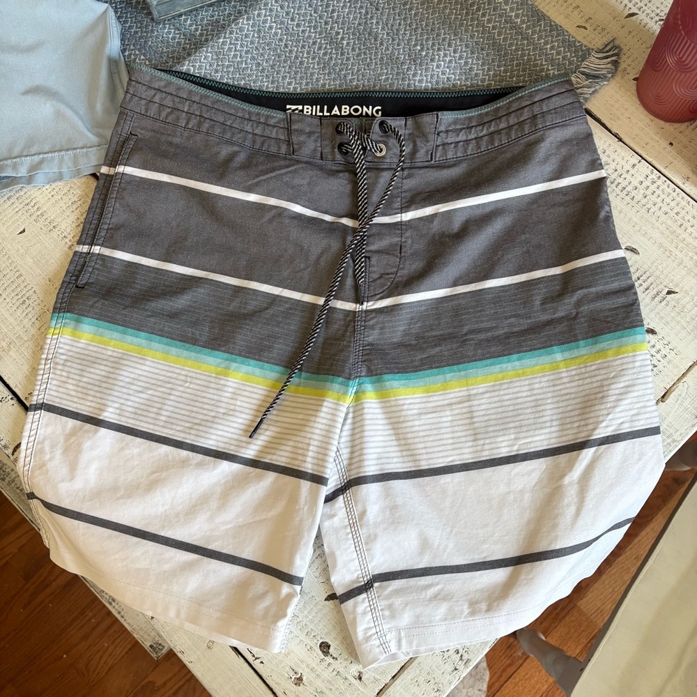 Billabong Men's Spinner Swim Shorts - Gray and White No Mesh! Sz32